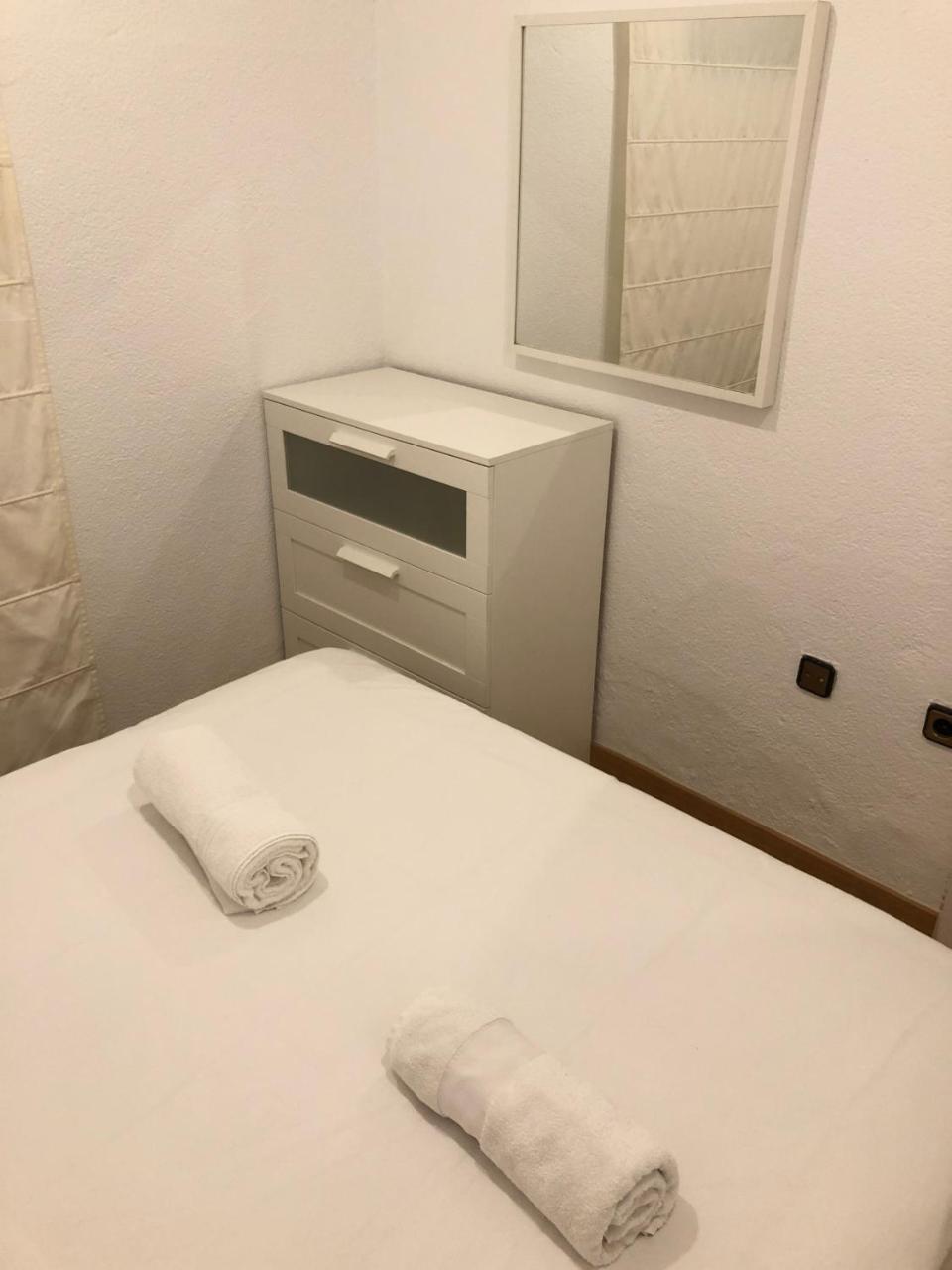 New! Apartment In Sarria Near Metro Barcelona Exteriör bild